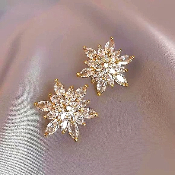 Flower Stud Earrings - Picture 1 of 9